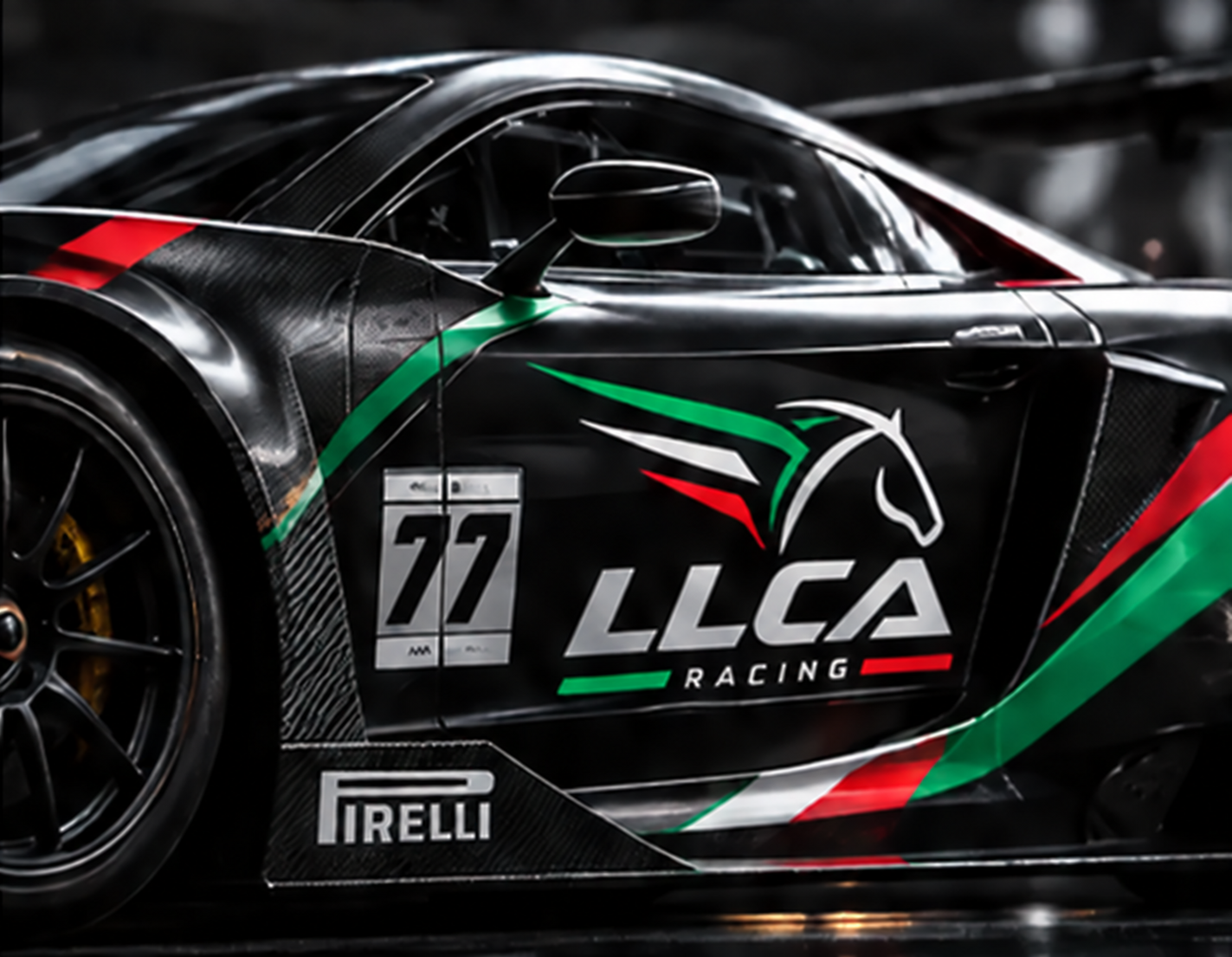 Concepto de la identidad LLCA Racing aplicado a la decoración de un coche de competición